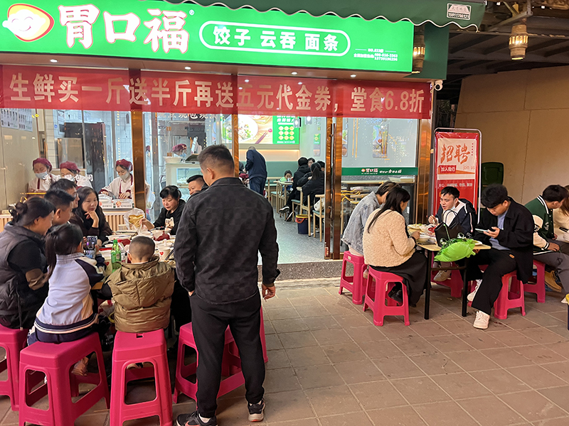 餃子云吞店學(xué)會(huì)這3招，讓顧客甘愿排隊(duì)等待